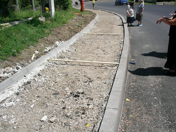 1.2  balastare trotuar str. Plt Ghinita 1.jpg